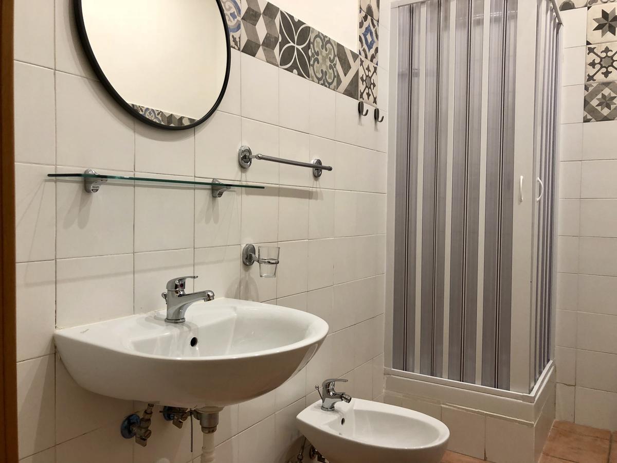 A Due Passi Dal Ponte Hotel Таранто Екстериор снимка