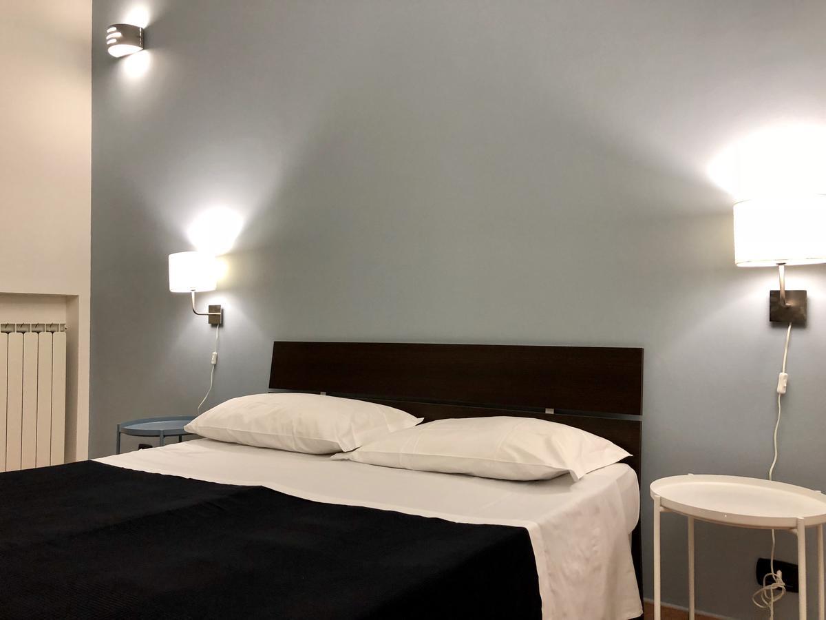 A Due Passi Dal Ponte Hotel Таранто Екстериор снимка