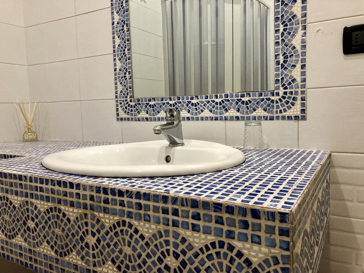 A Due Passi Dal Ponte Hotel Таранто Екстериор снимка