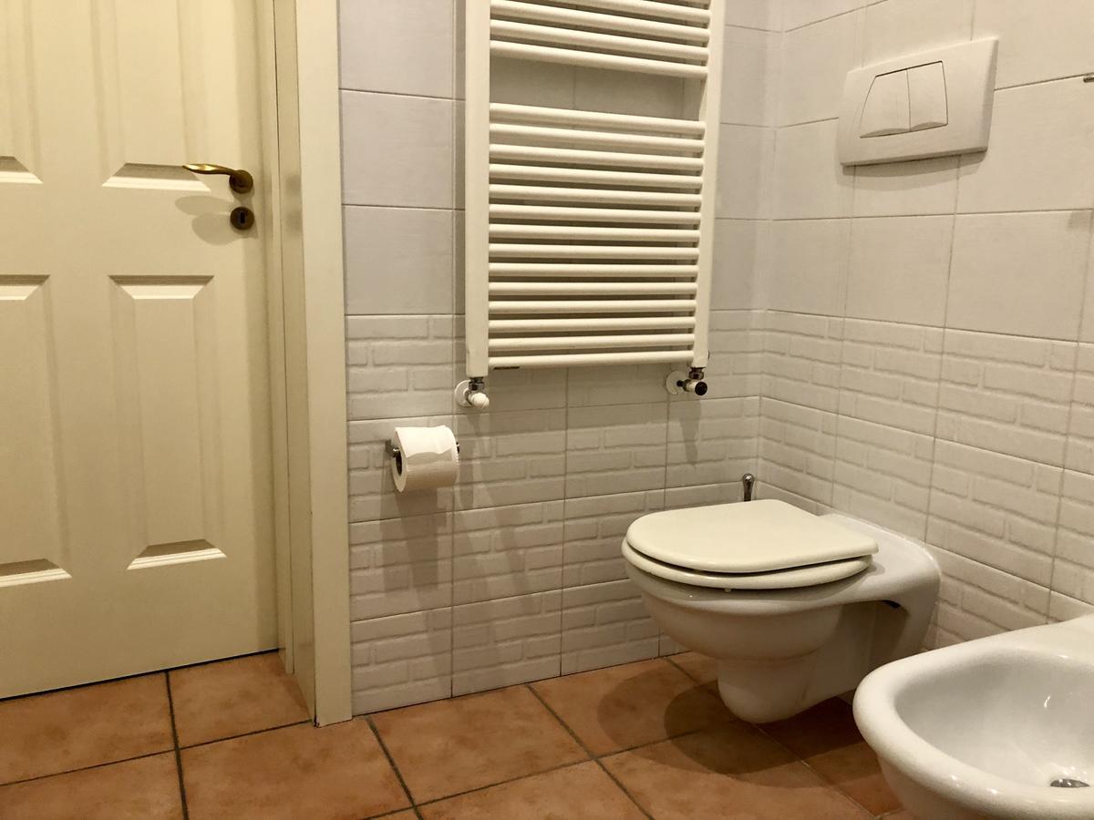 A Due Passi Dal Ponte Hotel Таранто Екстериор снимка