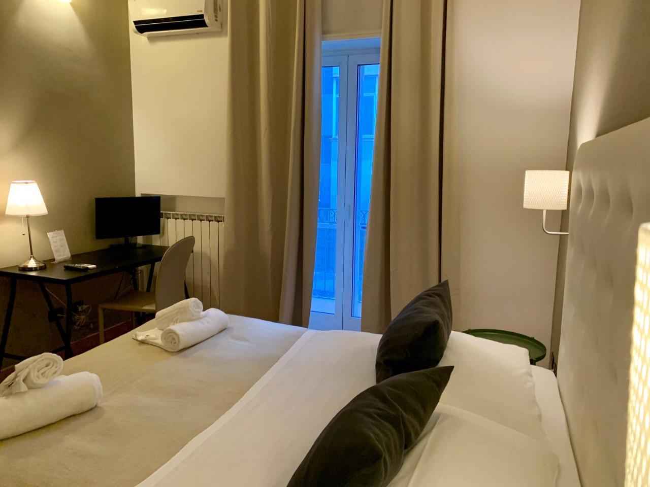 A Due Passi Dal Ponte Hotel Таранто Екстериор снимка