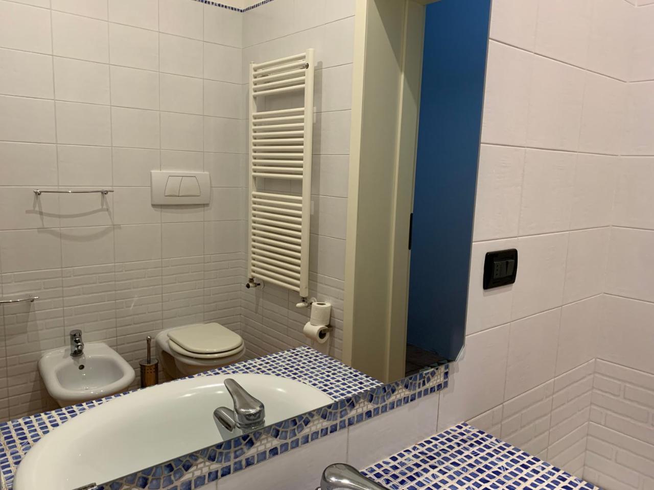 A Due Passi Dal Ponte Hotel Таранто Екстериор снимка