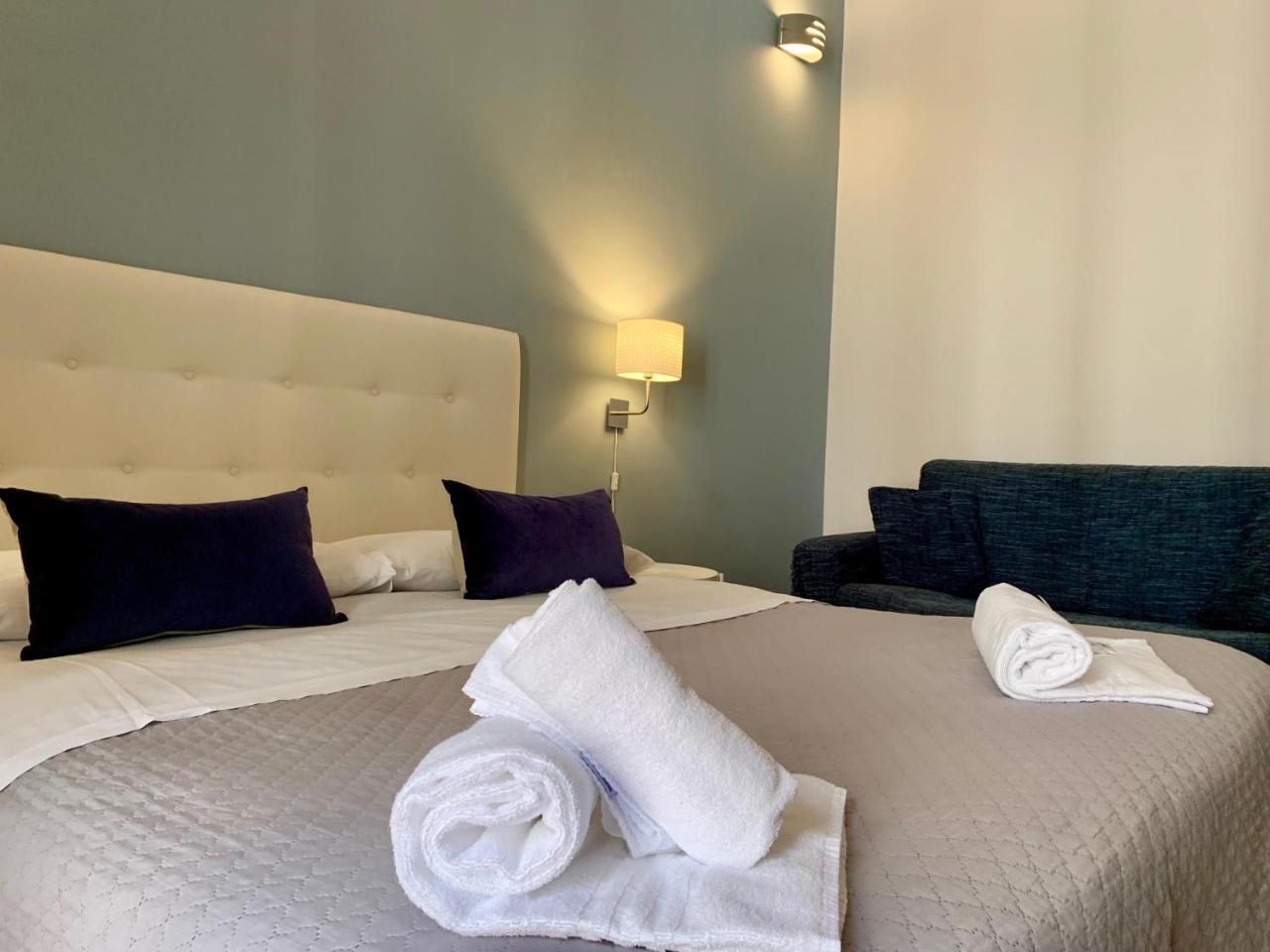A Due Passi Dal Ponte Hotel Таранто Екстериор снимка
