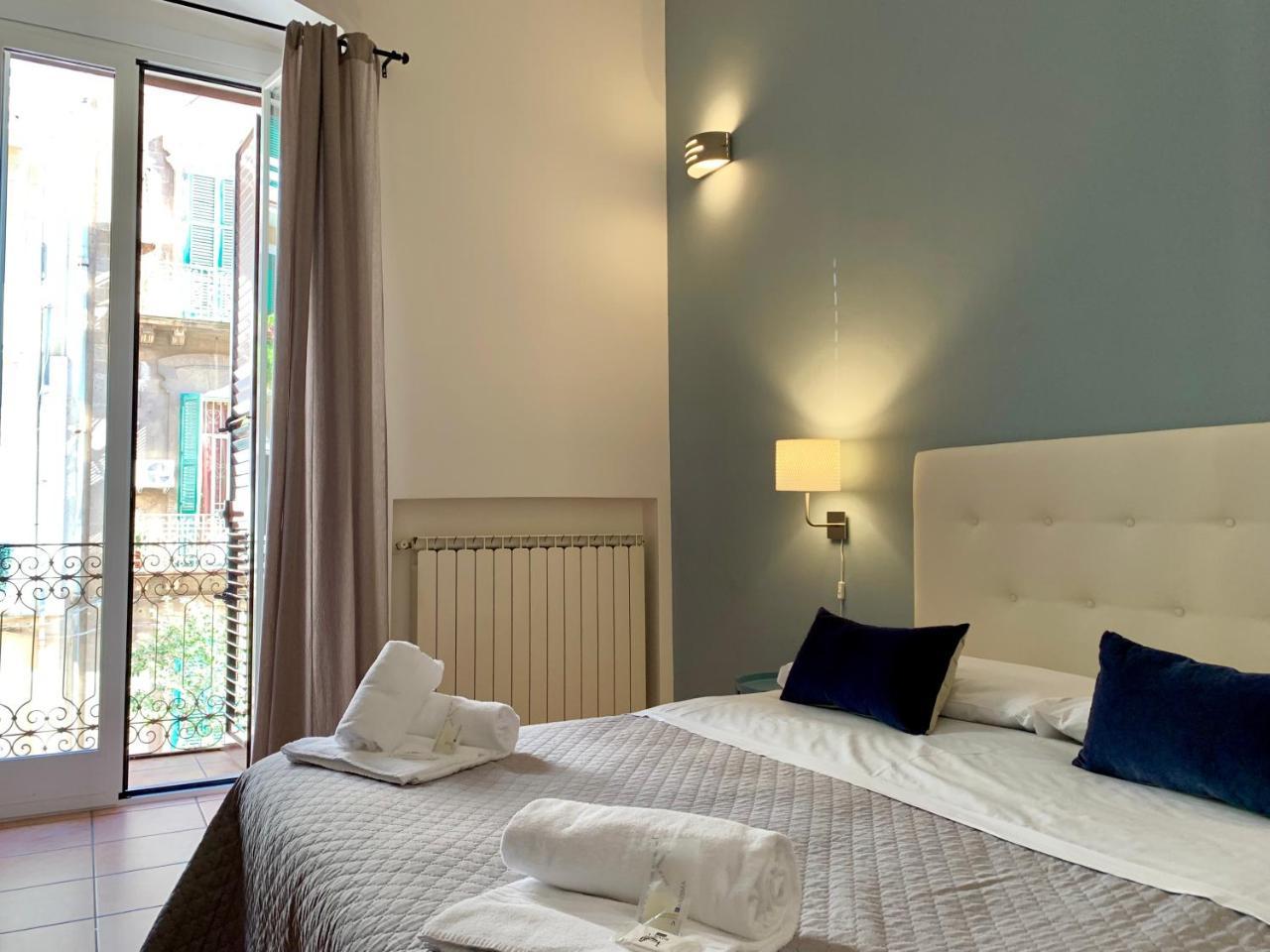 A Due Passi Dal Ponte Hotel Таранто Екстериор снимка